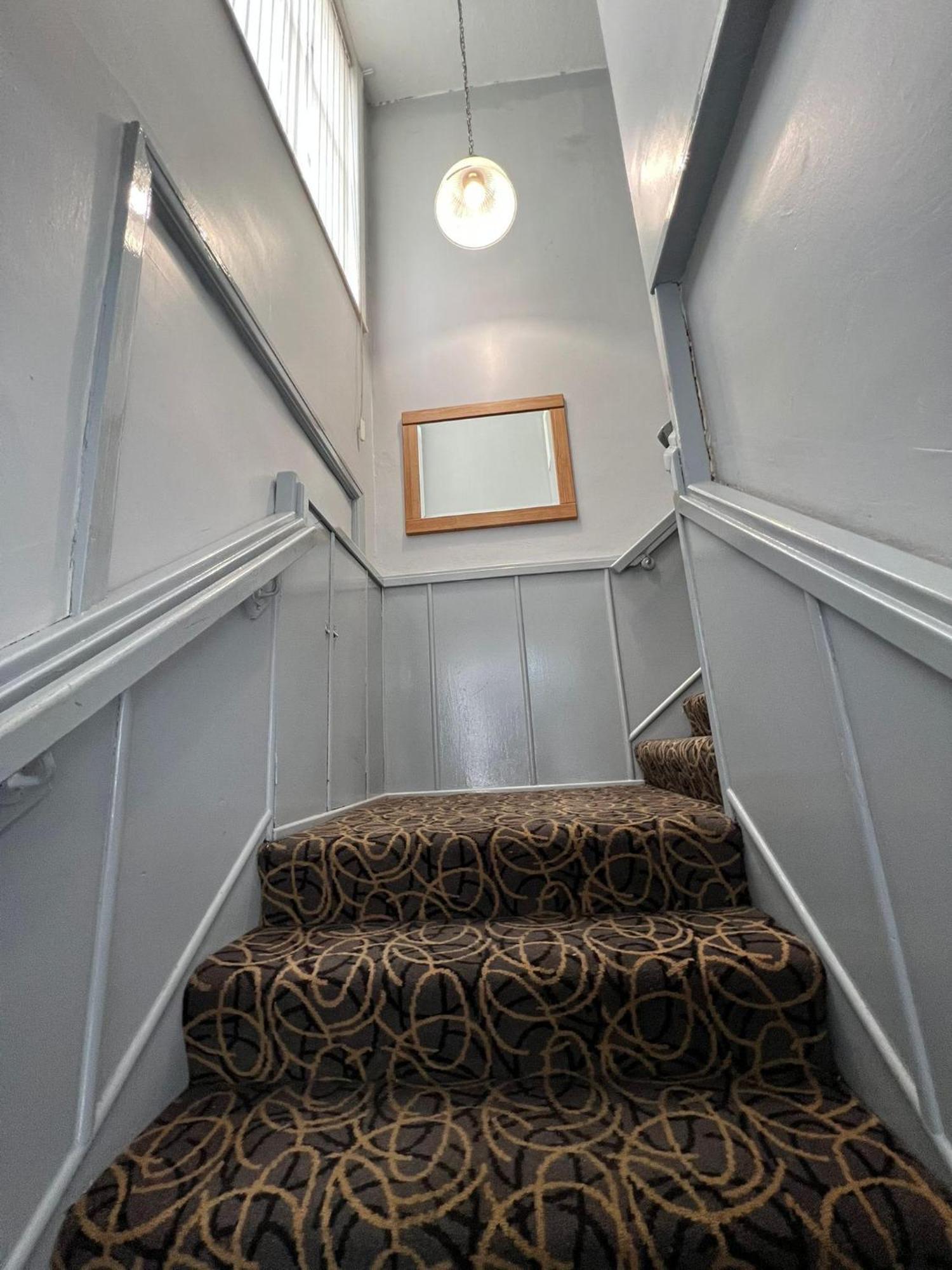 Assheton Hotel 2*